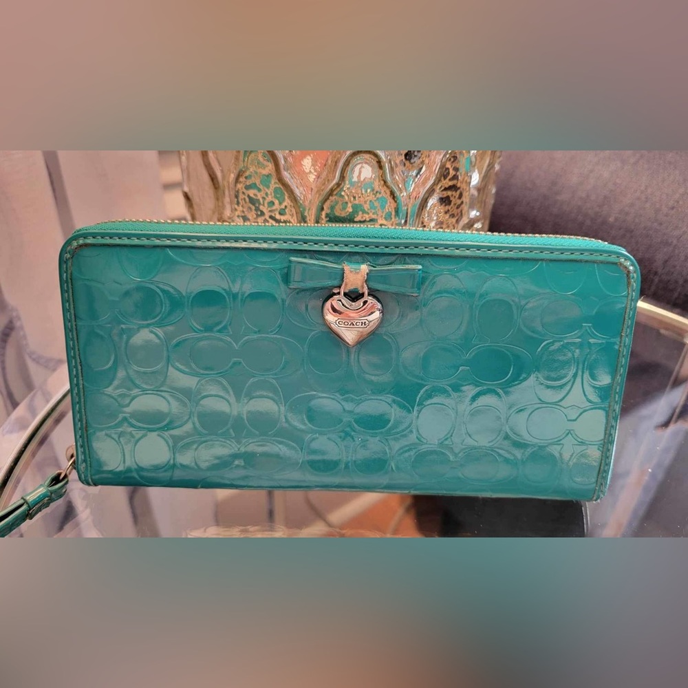 Coach accordion wallet